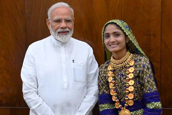 Gujarati Folk Singers Meets Modi